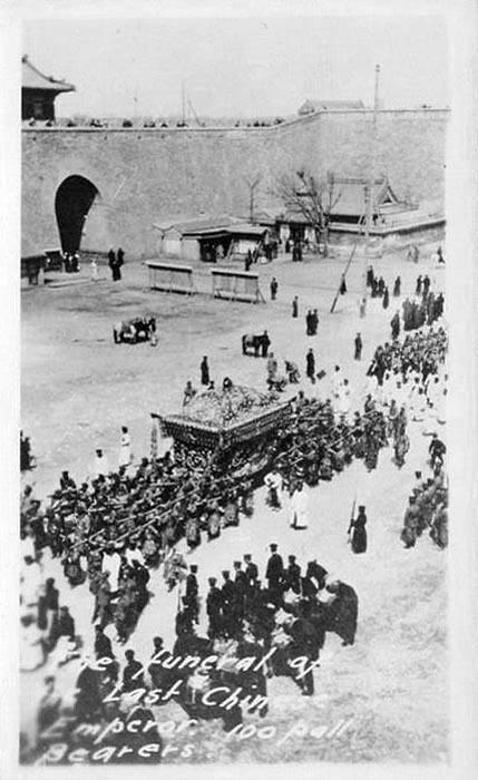 1908年光绪皇帝葬礼，光绪皇帝灵柩。