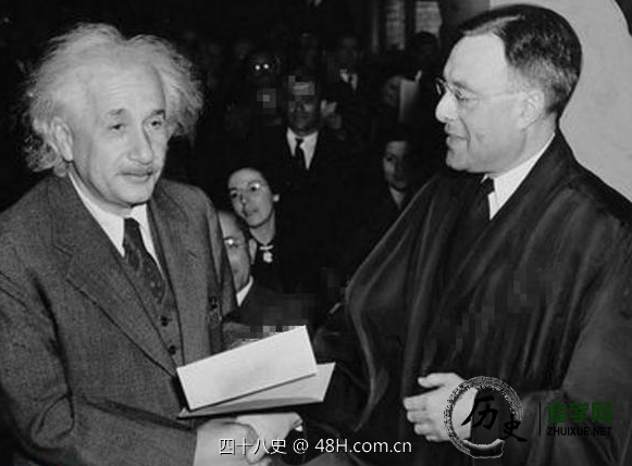 爱因斯坦表示反对在日本投放原子弹，杜鲁门问了两个问题，马上陷入沉默！