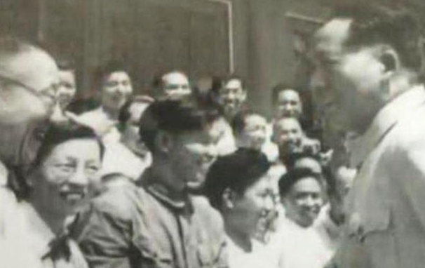 全国解放后，毛主席任命他为中国人民解放军总后勤部马政局顾问。