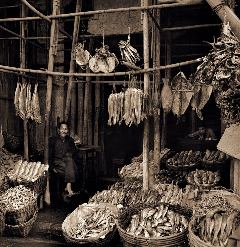 1946年香港东区，卖海鲜干品的铺子