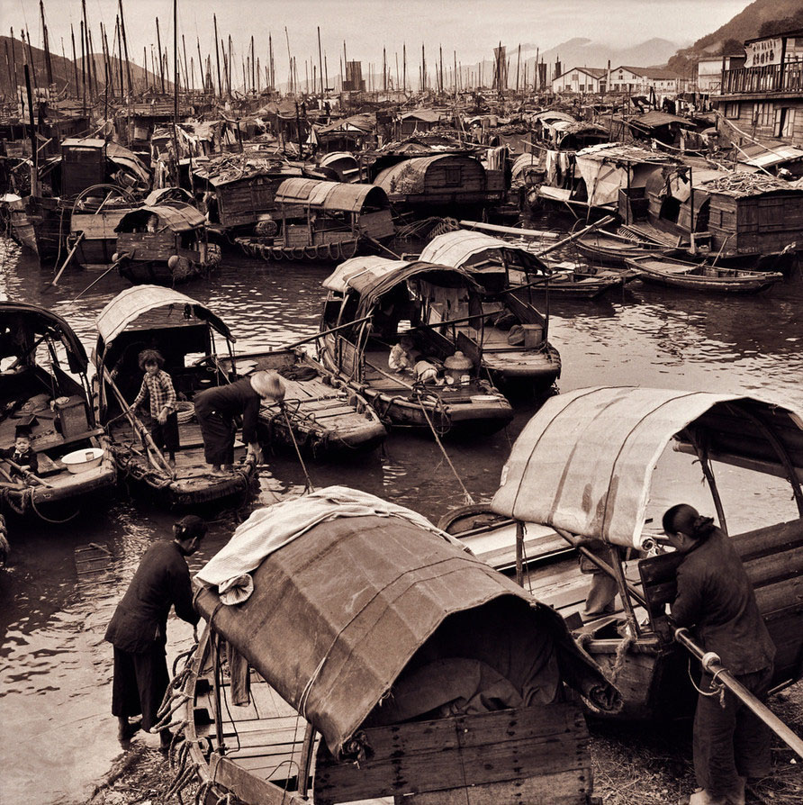 1946香港岛，香港仔港湾帆船的家庭